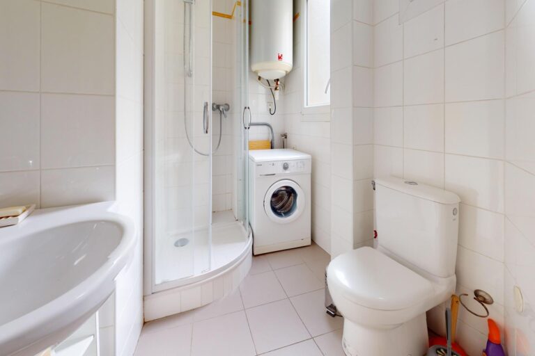 Mac-Mahon-Bathroom_resized