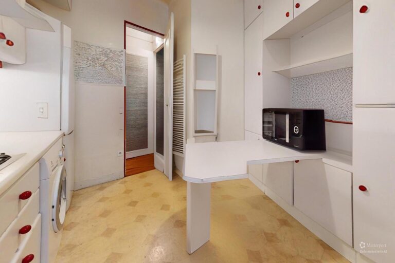 Art-Deco-Kitchen-Defurnished_resized