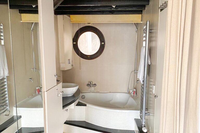 39b163ed-c6b9-4a49-839d-577fdf5fcdc8_resized