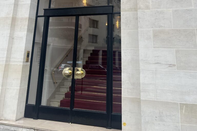 Studio meublé 14,8 m² Trocadéro – Immeuble de prestige