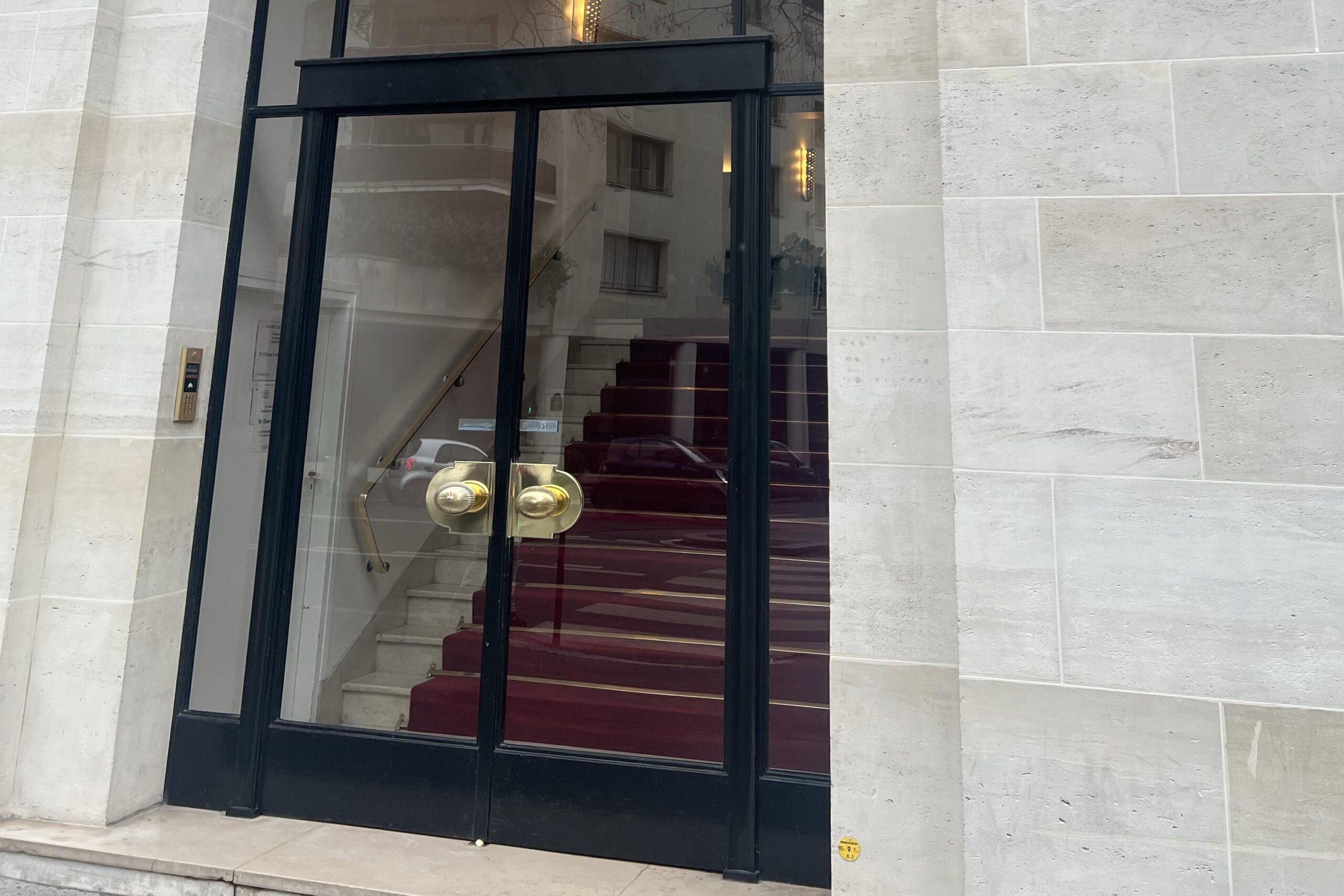 Studio meublé 14,8 m² Trocadéro – Immeuble de prestige