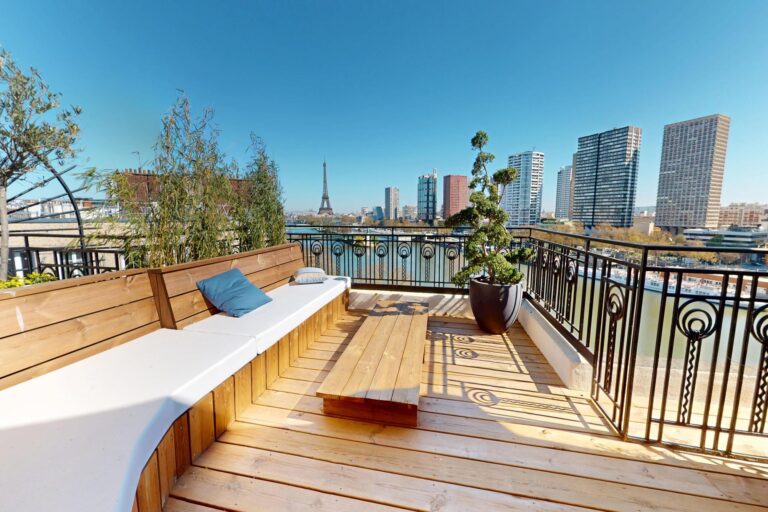 EiffelSeine-03182026_151710_resized