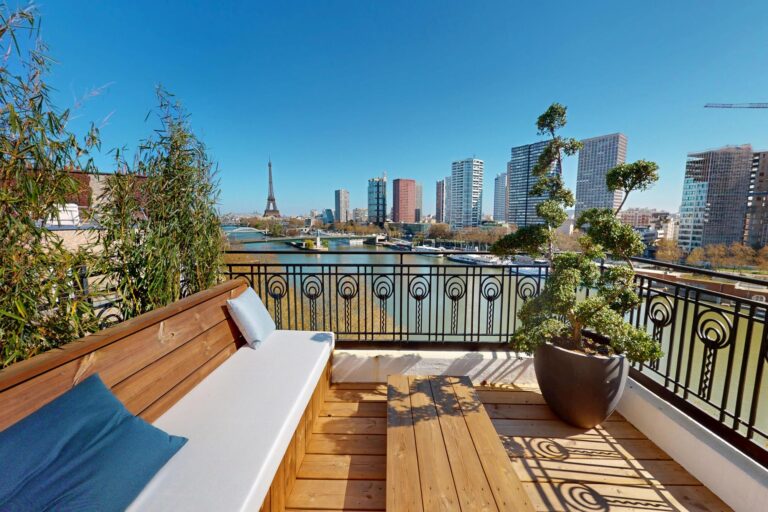 EiffelSeine-03182026_151804_resized