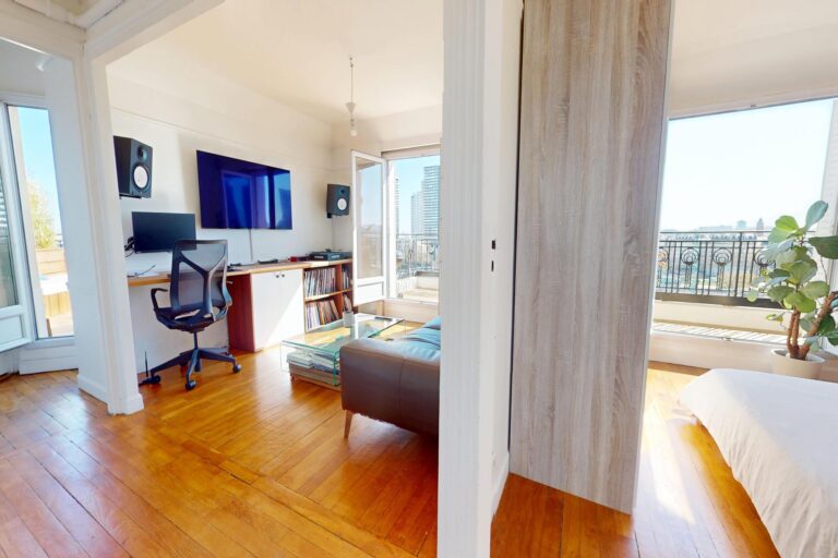 EiffelSeine-03182026_151956_resized